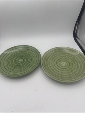 Set of 2 Tabletop Unlimited Spirale Green swirl salad plates 8.25”
